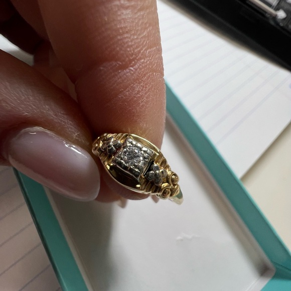 Elegant Vintage 14K Yellow Gold Women's Ring
